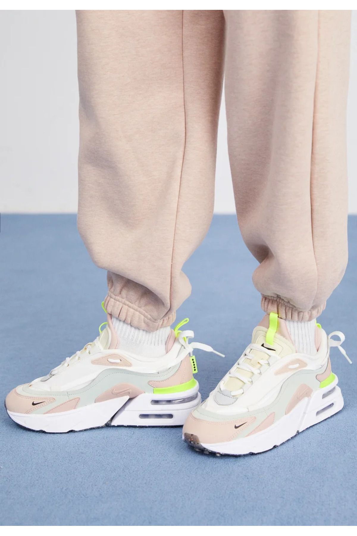 اسنیکر آدیداس Nike با کد DH0531