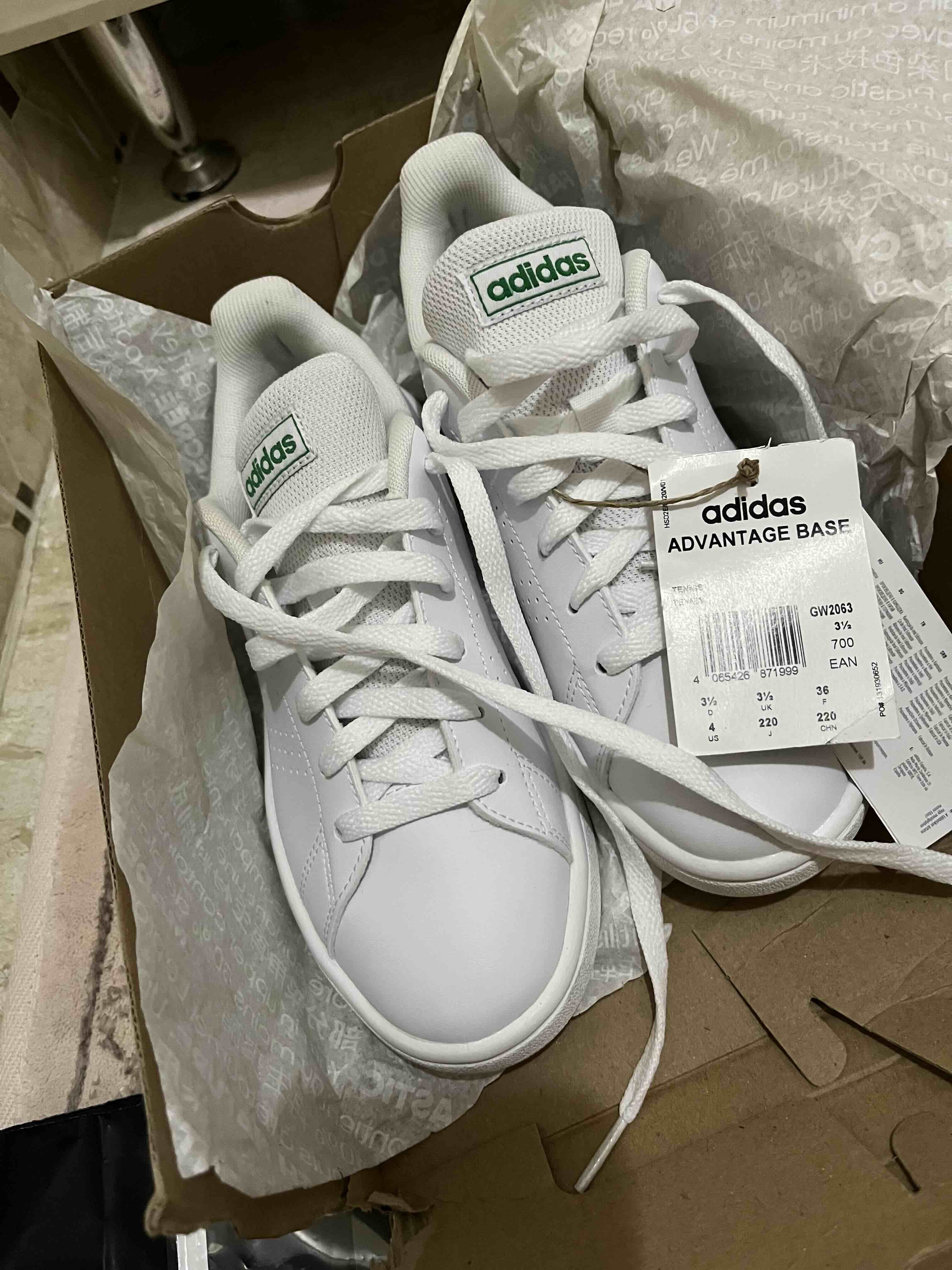 اسنیکر سفید آدیداس | GW2063 photo review